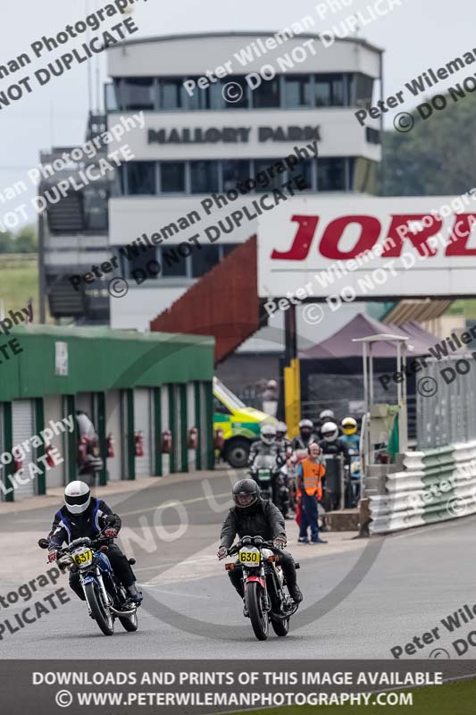 Vintage motorcycle club;eventdigitalimages;mallory park;mallory park trackday photographs;no limits trackdays;peter wileman photography;trackday digital images;trackday photos;vmcc festival 1000 bikes photographs